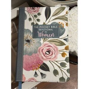 The Pocket Bible Devotional for Women in Floral